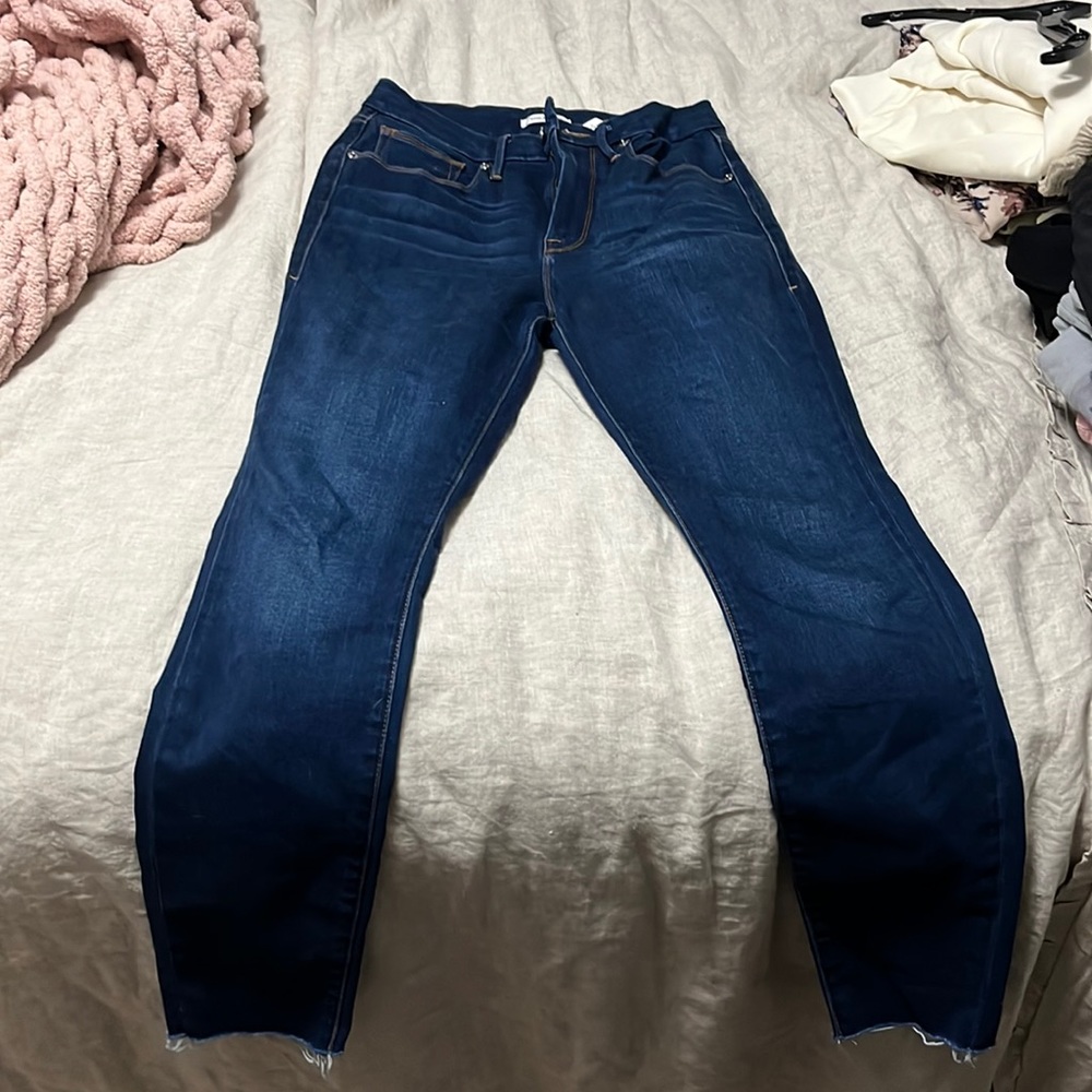 Good American, good waist skinny Jean with frayed hem